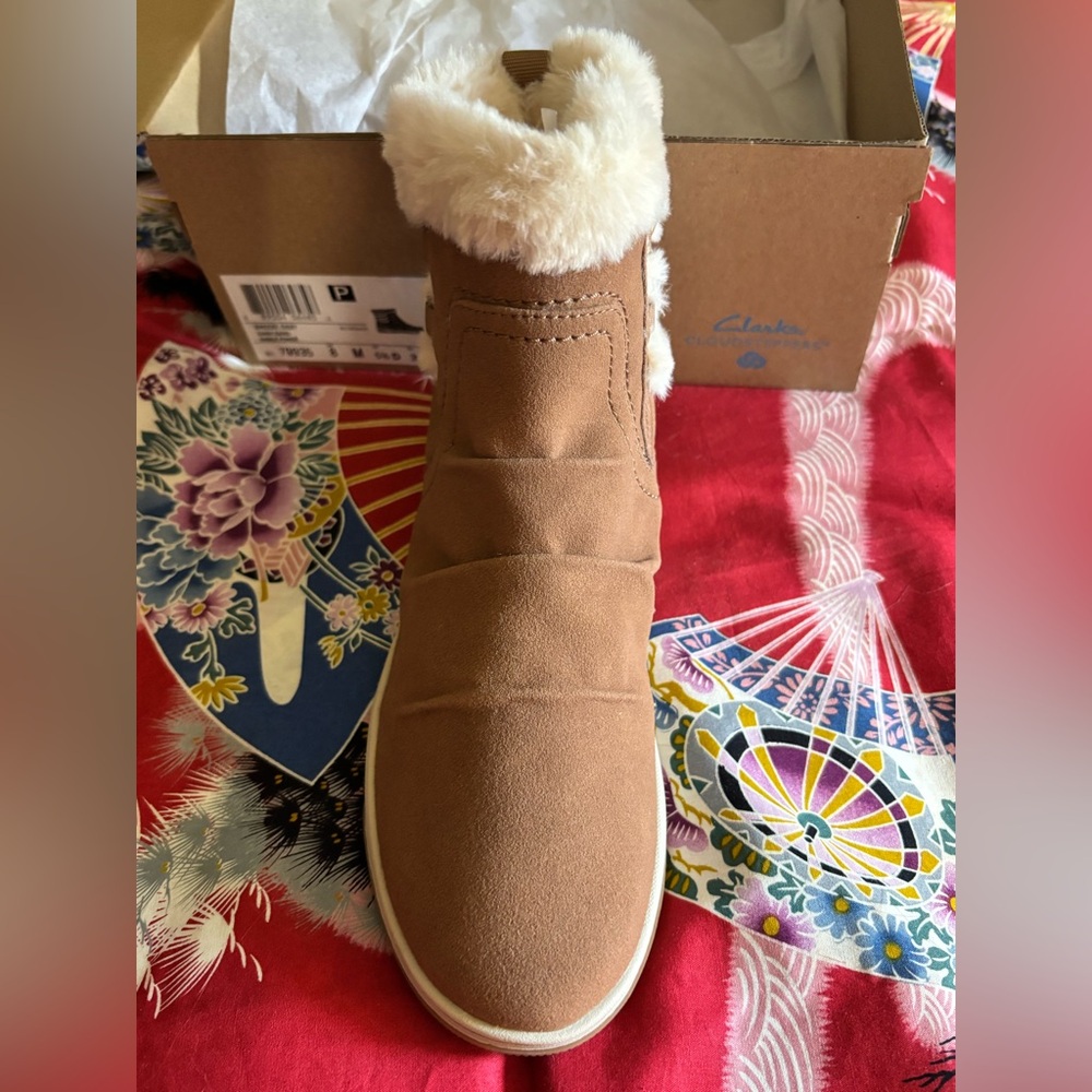 Clarks Brown Winter Boots w/ Faux Fur Lining NIB - Picture 3 of 8